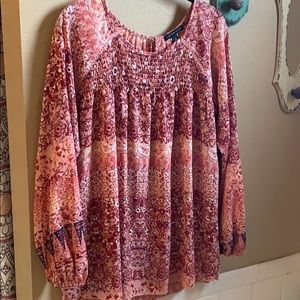 Signature studio patterned top